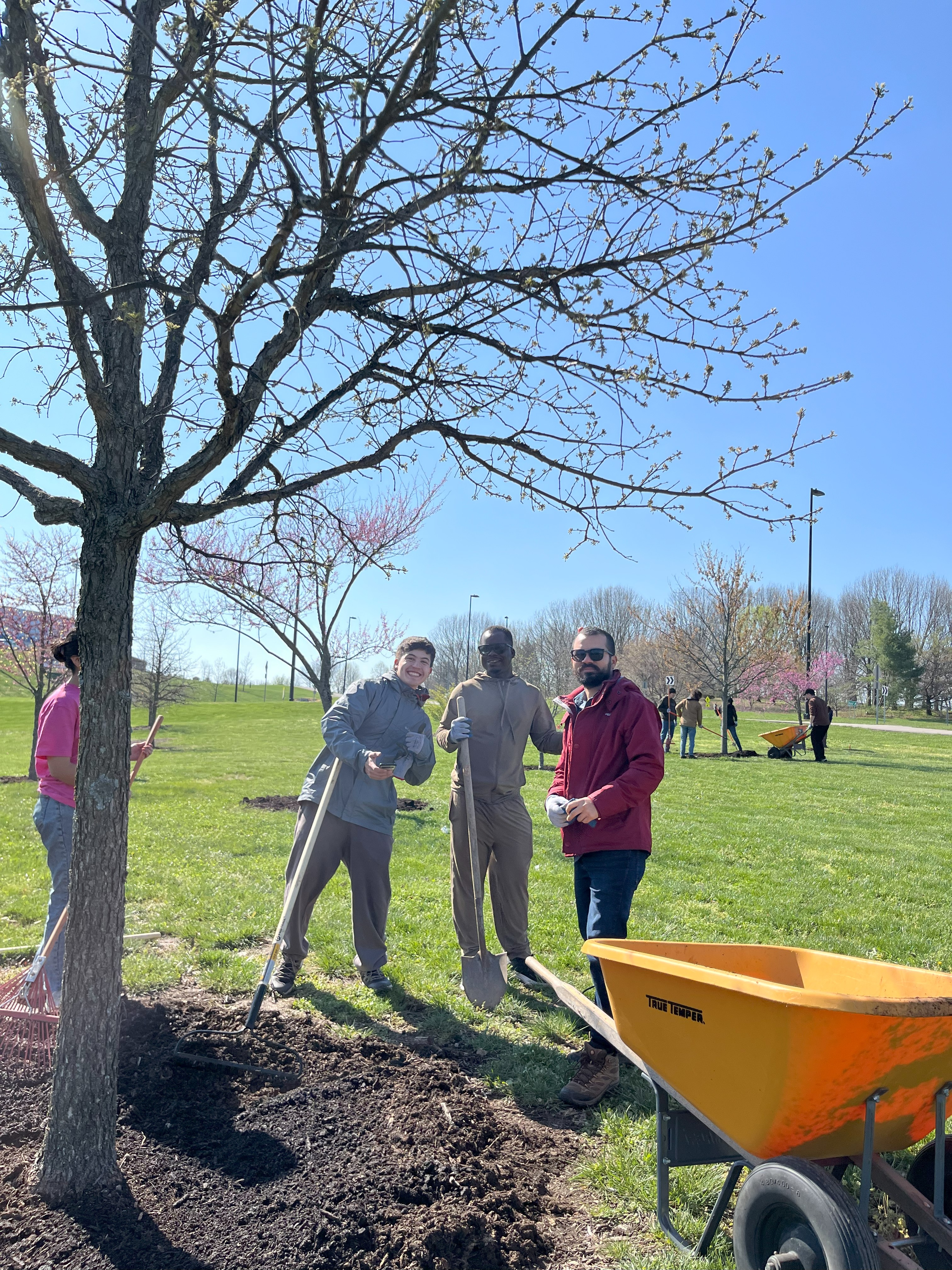 Volunteers posing during mulching event